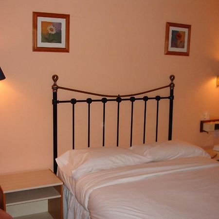 The Four Alls Inn Market Drayton Oda fotoğraf